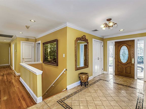 3rd image of 11 Farmington Ln