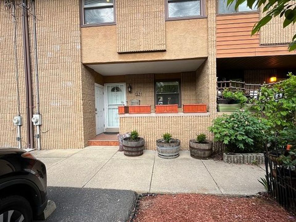 1st image of 1321 N Orianna St