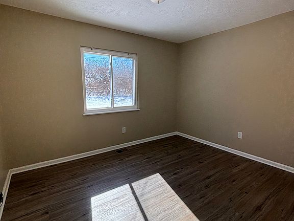 3rd image of 616 Burman Ave