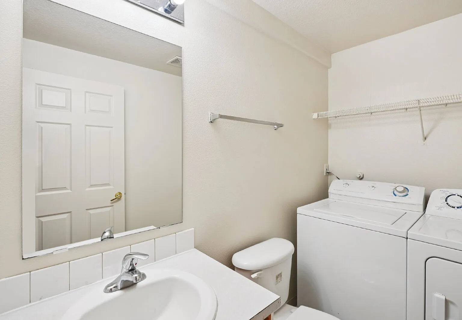 4 bed, 2.5 bath, $2,095 — Photo 4