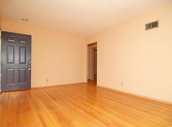 4th image of 2528 Banister Dr