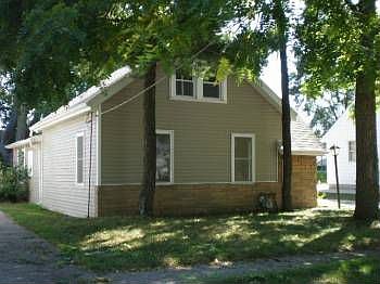 1st image of 835 Grand Ave