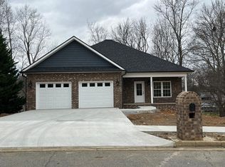 2908 Vicksburg Rd, Johnson City, TN 37604