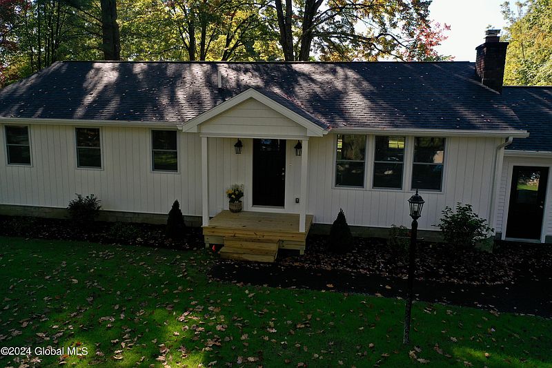 5th image of 370 Leroux Road
