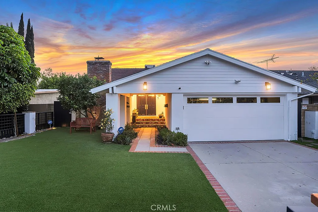 4 bed, 2136 sqft, $5,950 — Photo 4