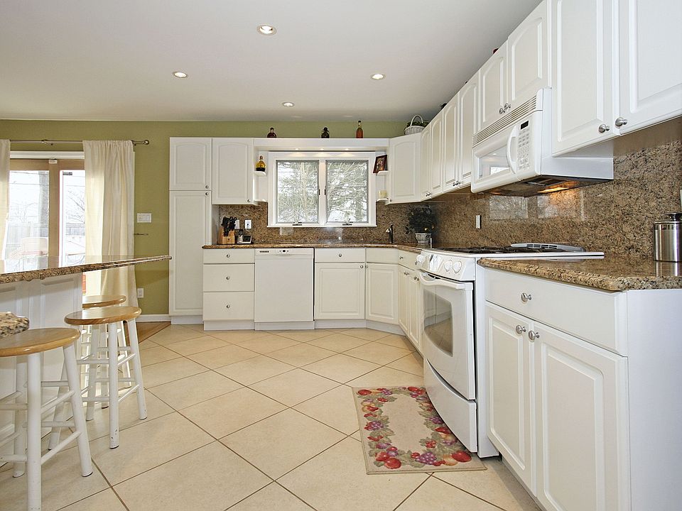 1st image of 8 Garden Ave