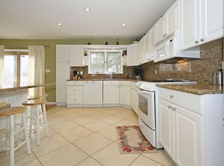 8 Garden Ave, Massapequa, NY 11758