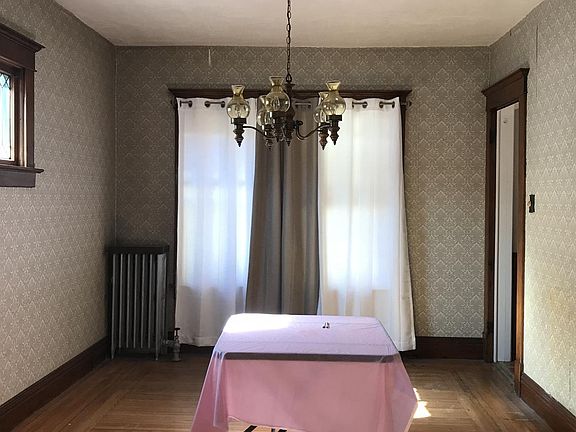 5th image of 134 Victoria Ave