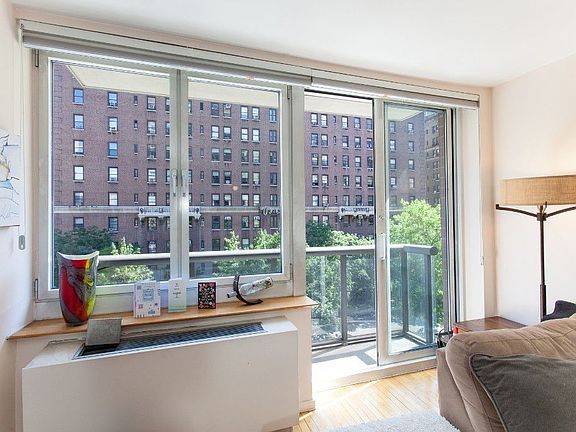 3rd image of 250 W 90th St APT 6J