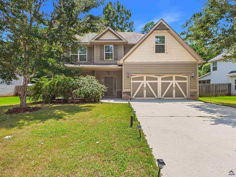 1st image of 209 Dog Fennel Ln