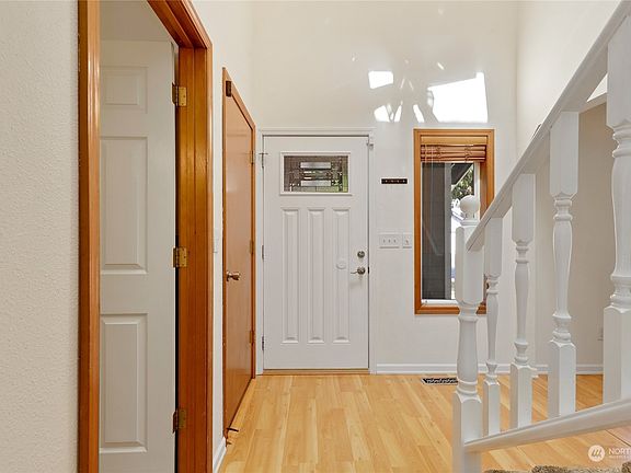 4th image of 1363 Bartlett Court NW