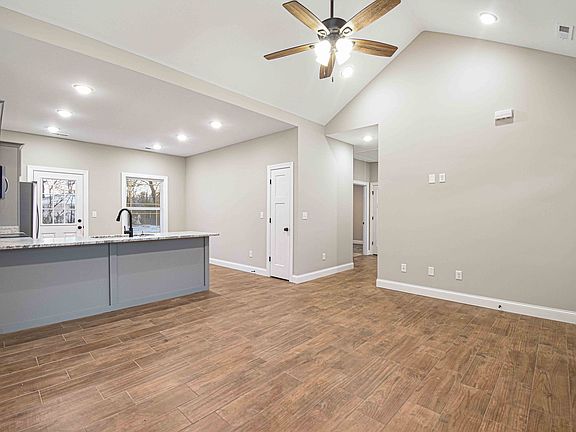 4th image of 44 Palm Beach Ave