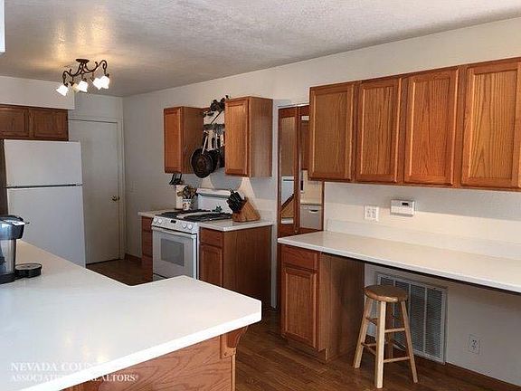 4th image of 15486 Robert Ct