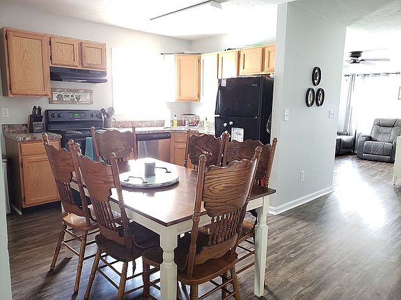 Kitchen & eat in kitchen 