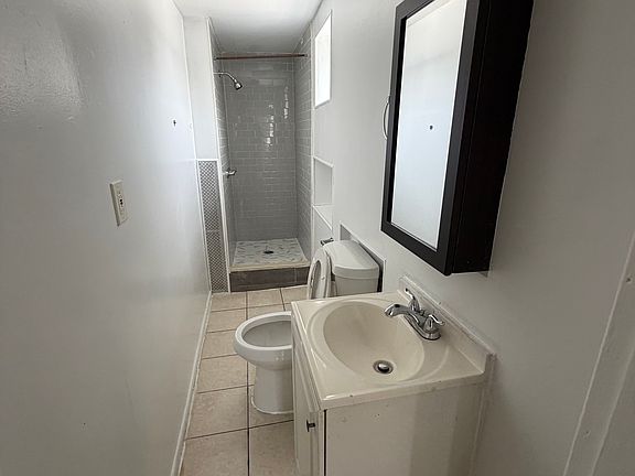 4th image of 523 Dickinson St APT 3