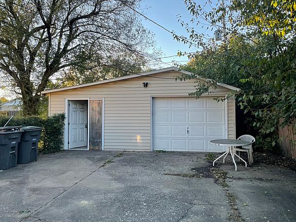 2nd image of 1641 Broadmoor Ave