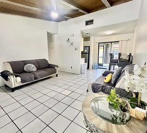 4th image of 419 GLENWOOD Drive