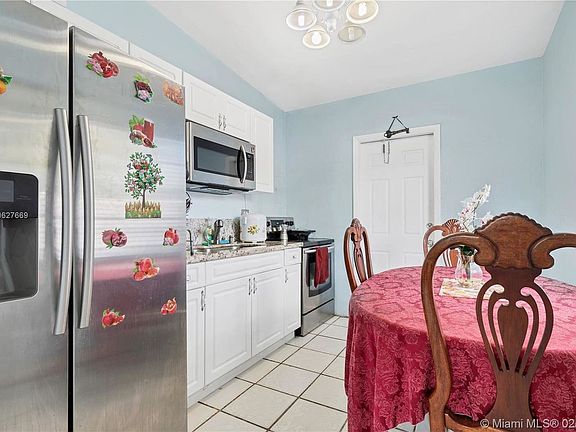 5th image of 1560 NW 122nd St