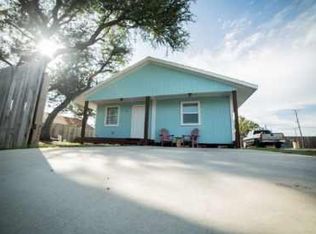 101 Oak St, Rockport, TX 78382