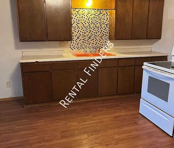 222 E Main St #6 — Photo 2