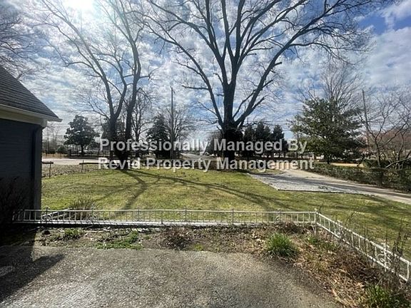 4th image of 3742 Poplar Ave