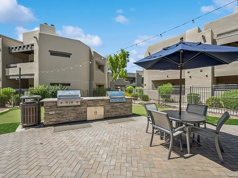 Scottsdale Horizon Apartments — Photo 10