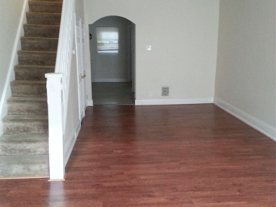 Living Room/Dining Area