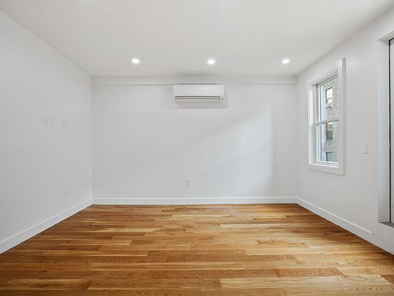 3rd image of 564 W 182nd St #2