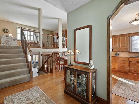 4th image of 340 Oak Hill Dr