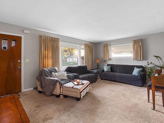 5th image of 235 E McConnell Ave