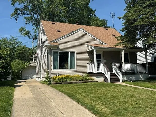 907 Bruce St — Photo 1