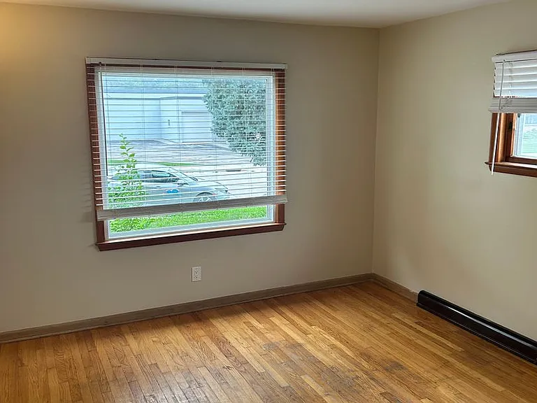 421-423 Beech St — Photo 3