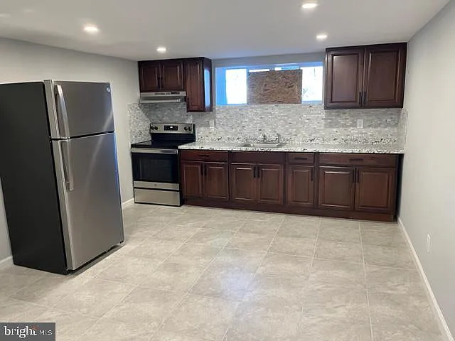 1 bed, 1.0 bath, 1560 sqft, $1,000 — Photo 3