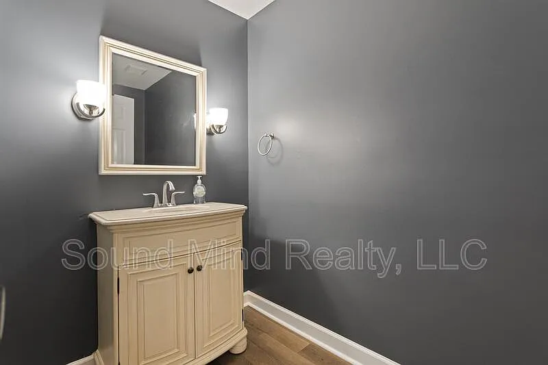 3 bed, 2.5 bath, 2150 sqft, $1,950 — Photo 3