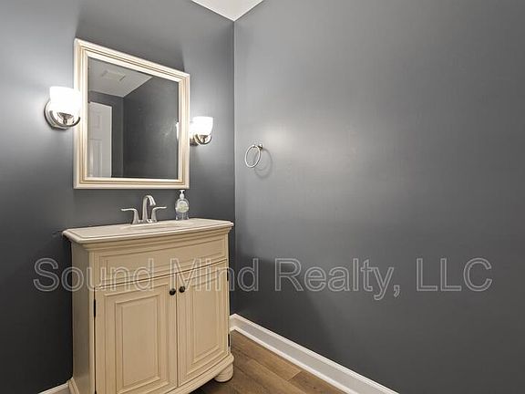 3rd image of 112 Lomond Ln
