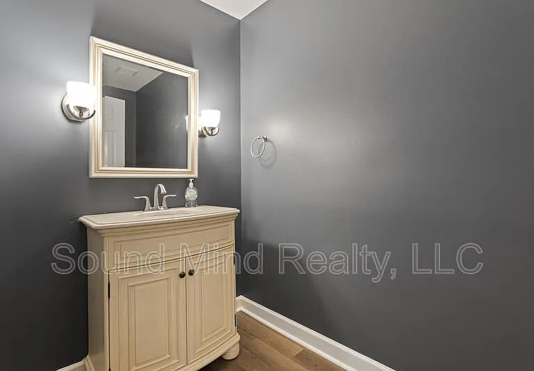 112 Lomond Ln — Photo 3