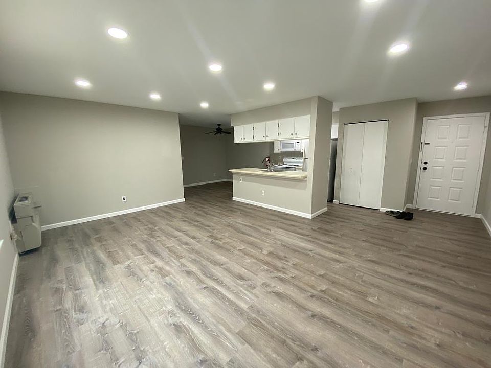 1st image of 72 Marlowe Ct #72