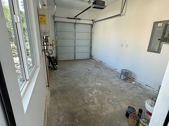 2nd image of 178 Dahlia Ave