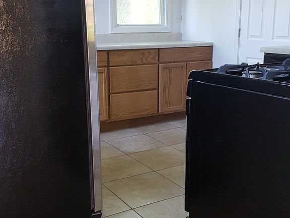 4th image of 653 Grand Ave