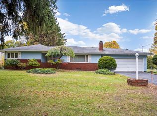 677 Five Mile Line Rd, Webster, NY 14580