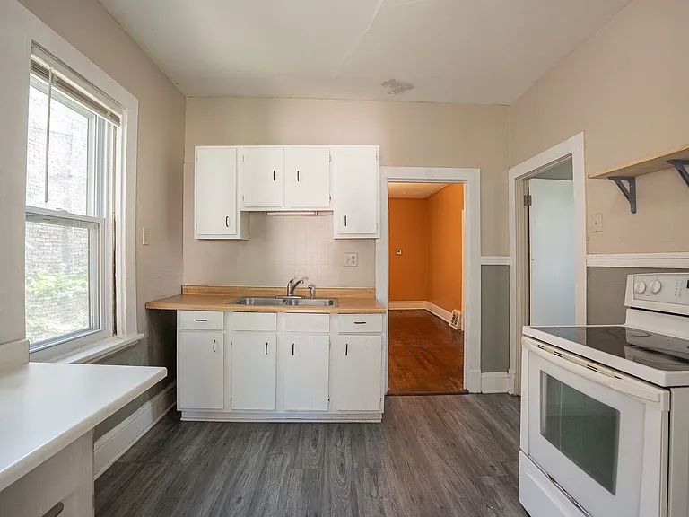 2348 S Kinnickinnic Ave — Photo 9