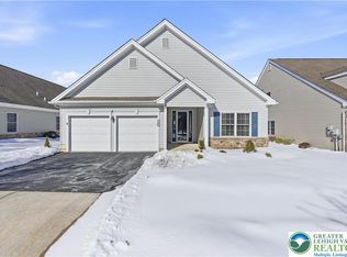 18 Devonshire Dr, Easton, PA 18045