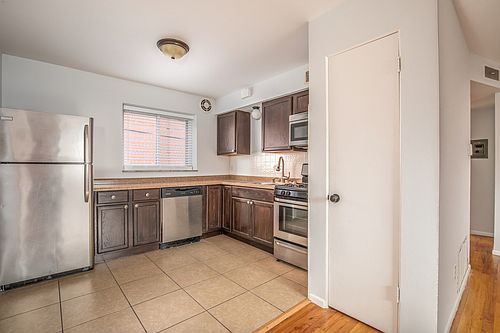 3rd image of 7215 Southwest Ave #101