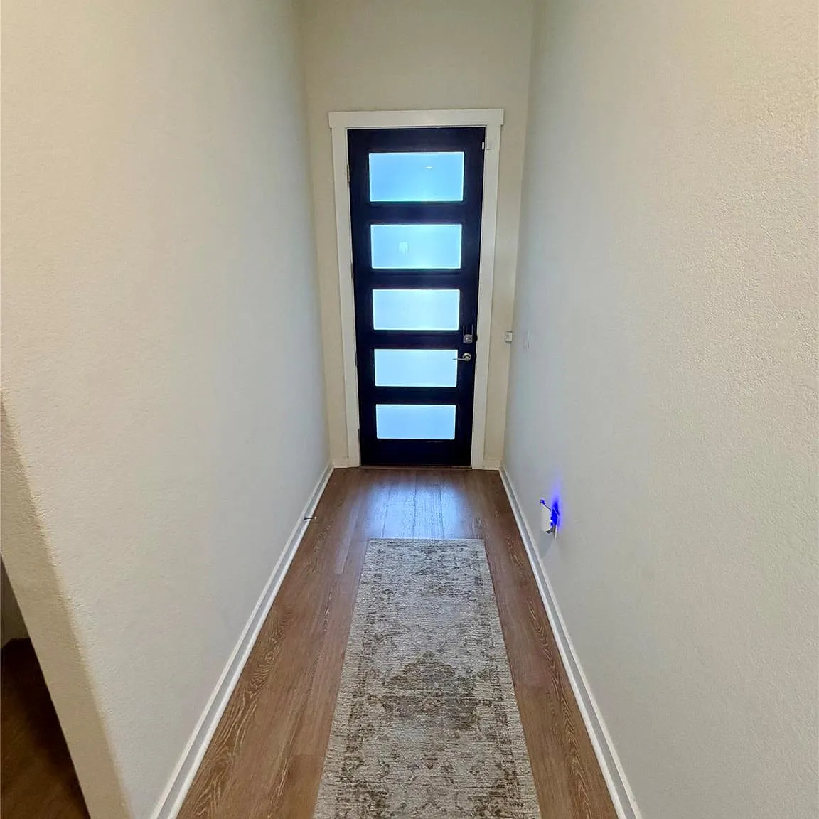 4 bed, 2.0 bath, 1931 sqft, $2,300 — Photo 3
