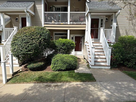 2nd image of 18 Devon Commons Ln Unit 18