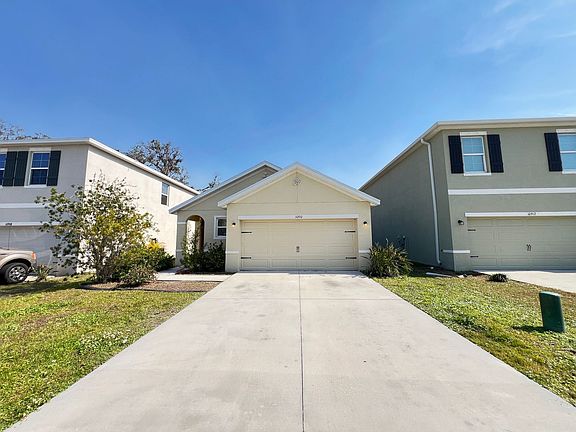 4th image of 10910 Carlton Fields Dr