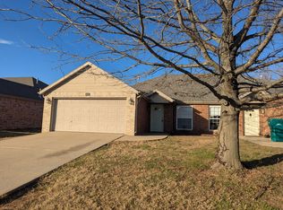 1007 Oakwood Ln, Centerton, AR 72719