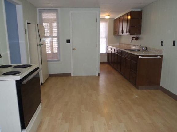 4th image of 30 Oakland St