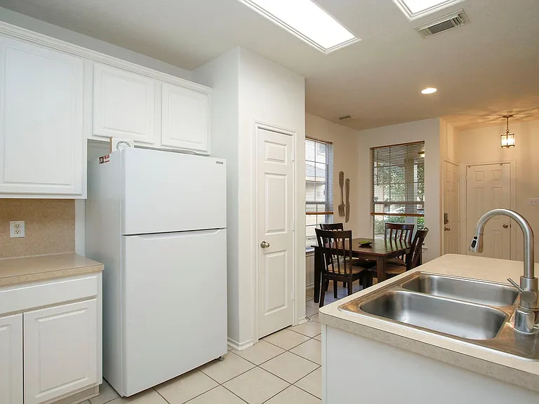 191 N Burberry Park Cir — Photo 10