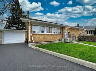 4 Kitson Dr, Toronto, ON M1M3C8